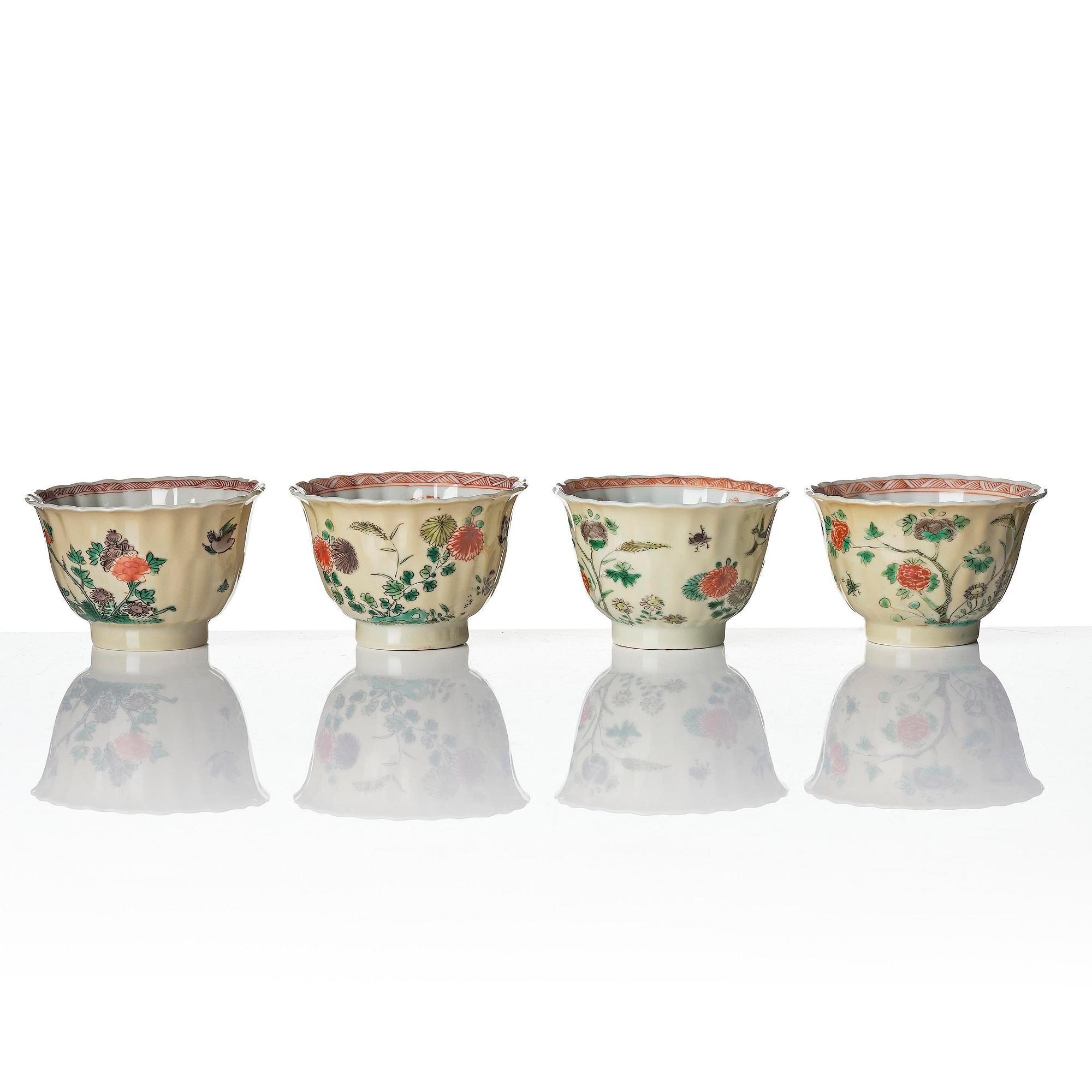 Koppar med fat, fyra stycken, porslin. Qingdynastin, Kangxi (1662-1722).