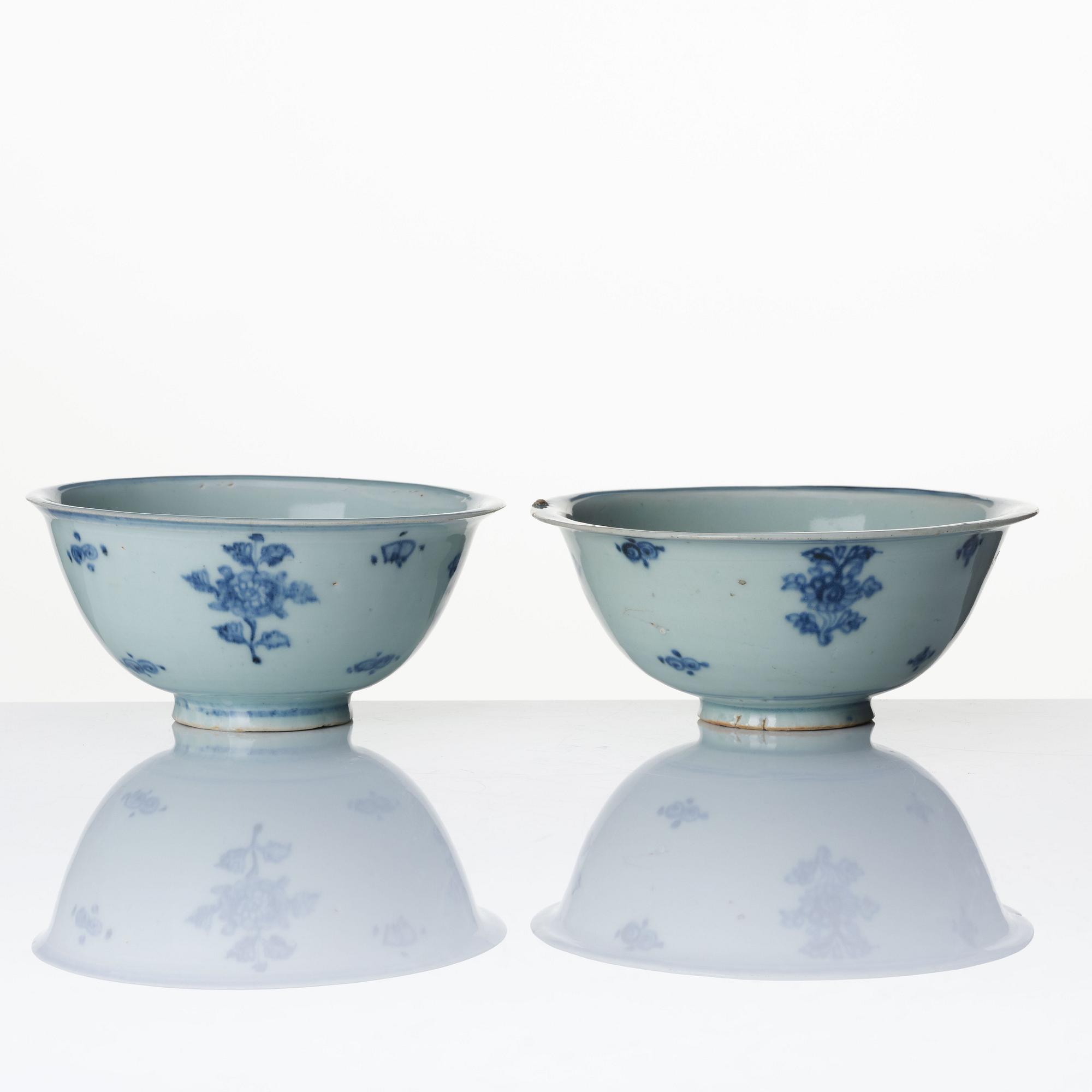 A pair of blue and white bowls. Ming dynasty, 16th century.