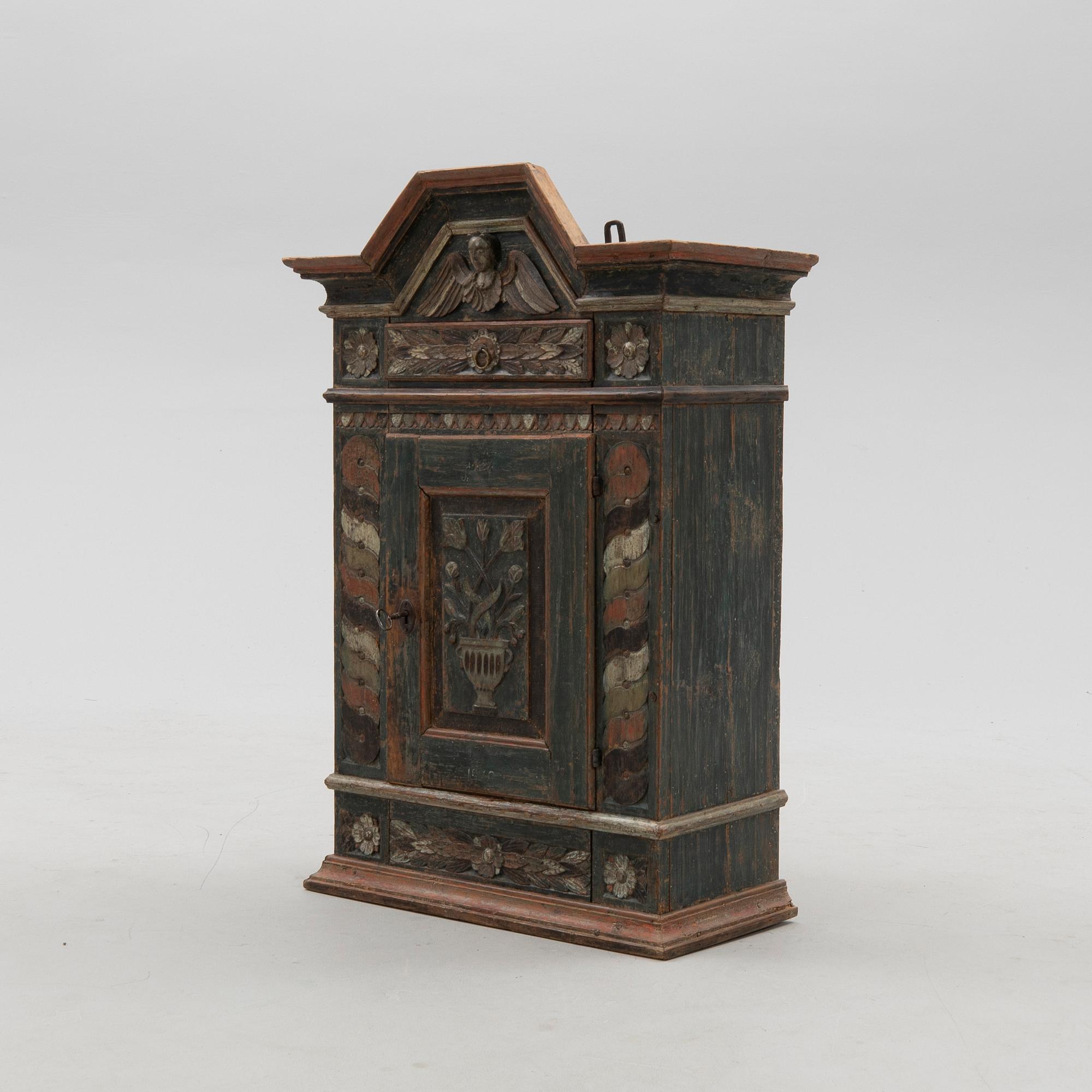 Hängskåp sk  Änglaskåp, daterat 1810.