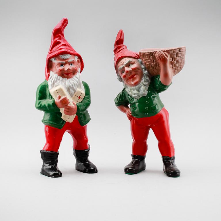 FIGURER, 2 st, gips och terracotta, 1900-talets andra hälft.