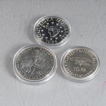 Myntsamling, minnes- och jubileumsmynt, 61 st, mestadels i silver. I tre schatull.