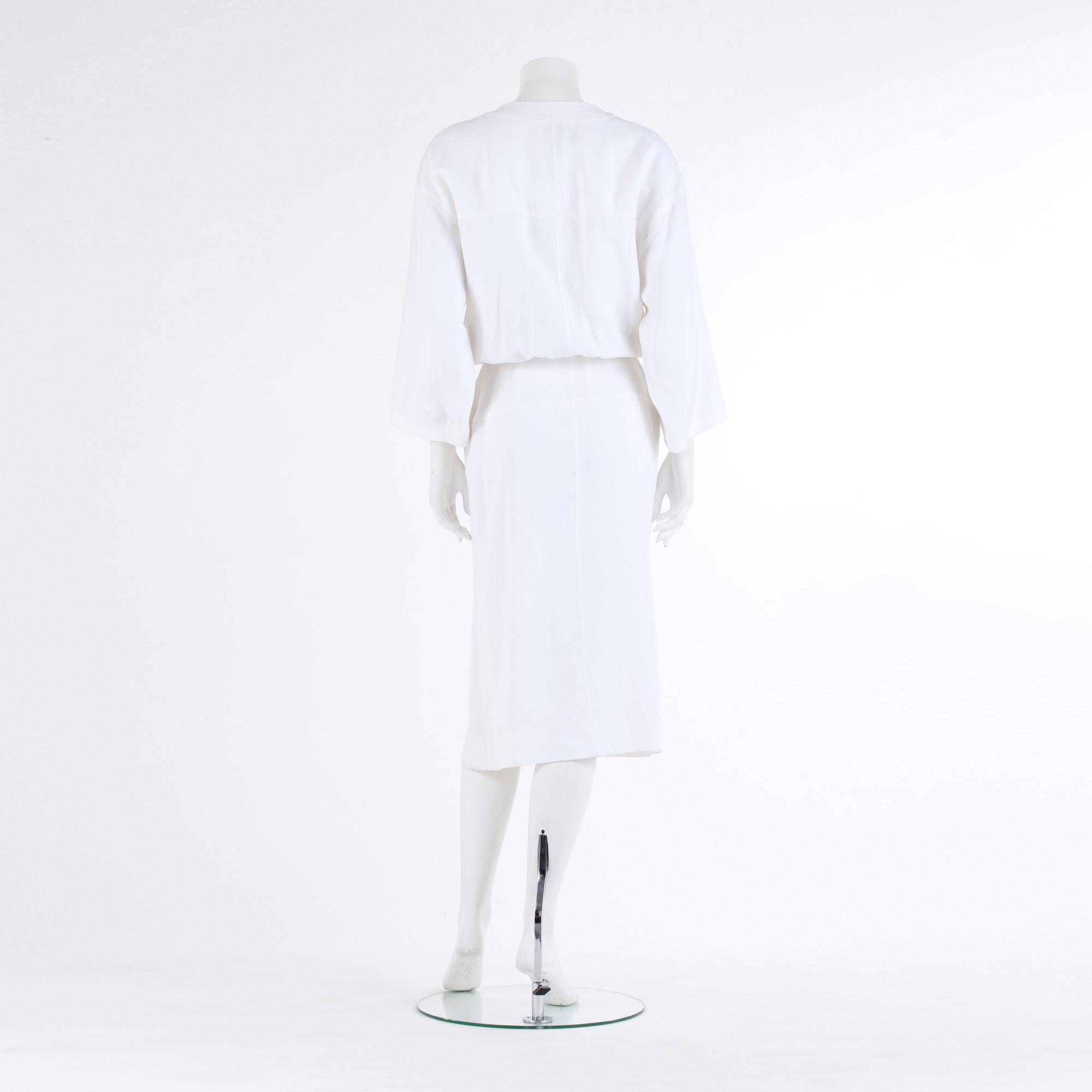 CHANEL, a white linen dress, french size 38.