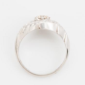 Brilliant-cut light brown diamond ring.