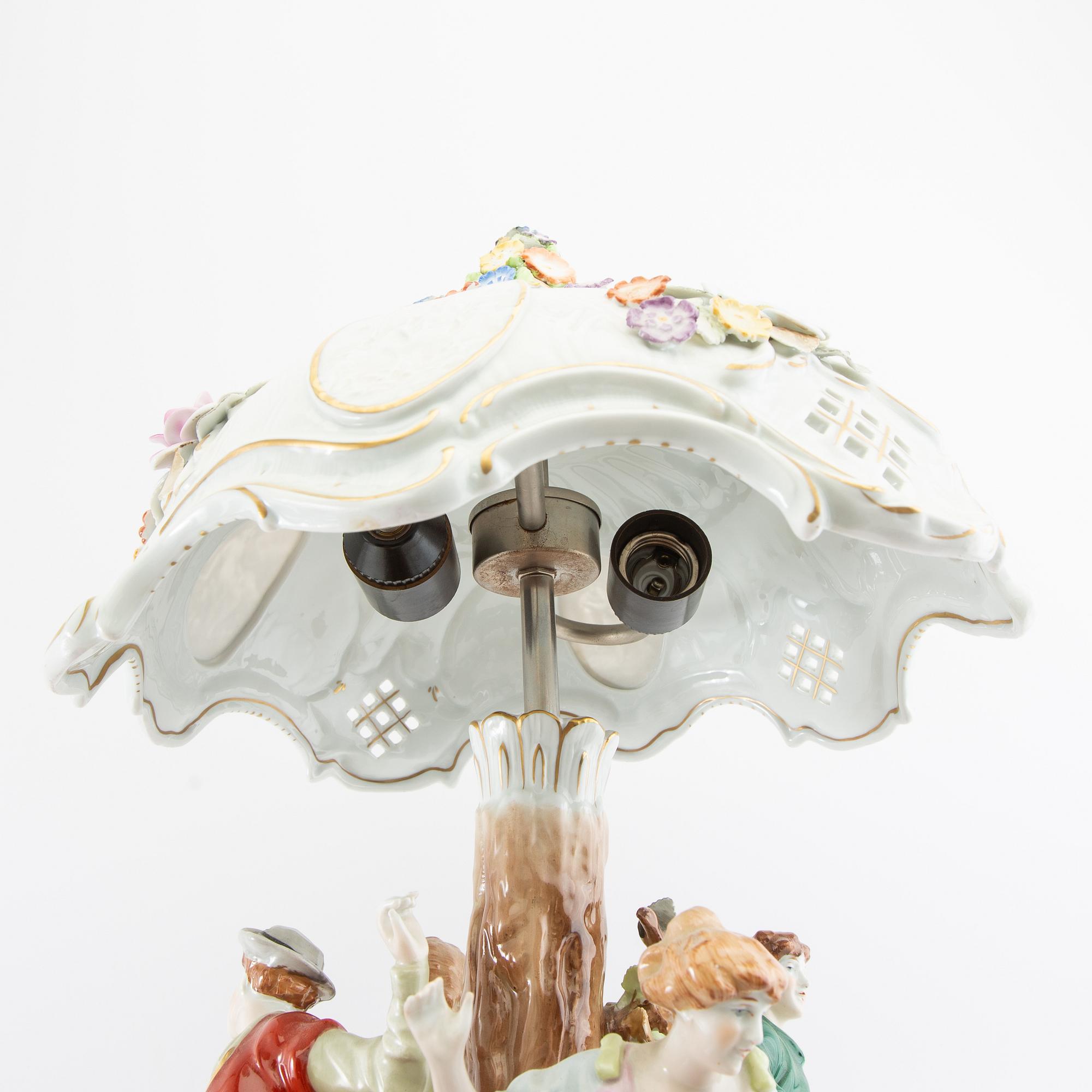 Bordslampa Rokoko-stil PlaueTyskland 1900-talets mitt porslin.