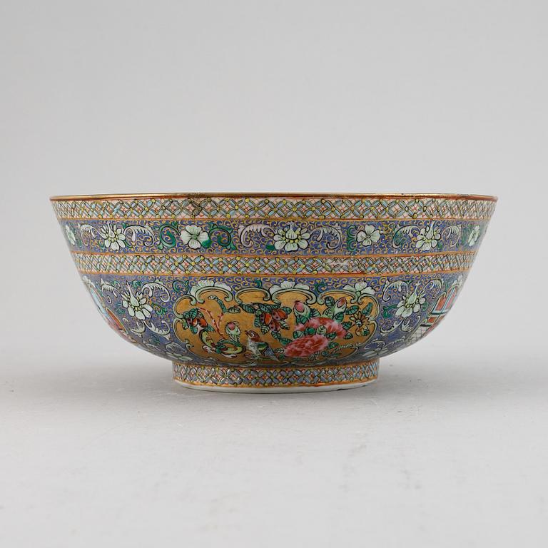 A blue glazed canton bowl for the persian market, Qing dynasty, 19th Century.