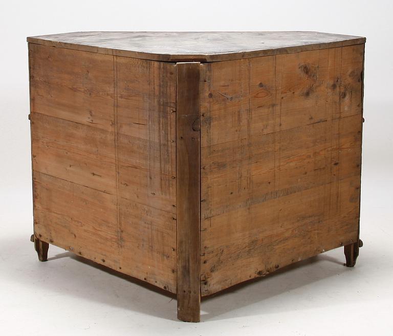 HÖRNSKÅP. Allmoge, 1800-tal.