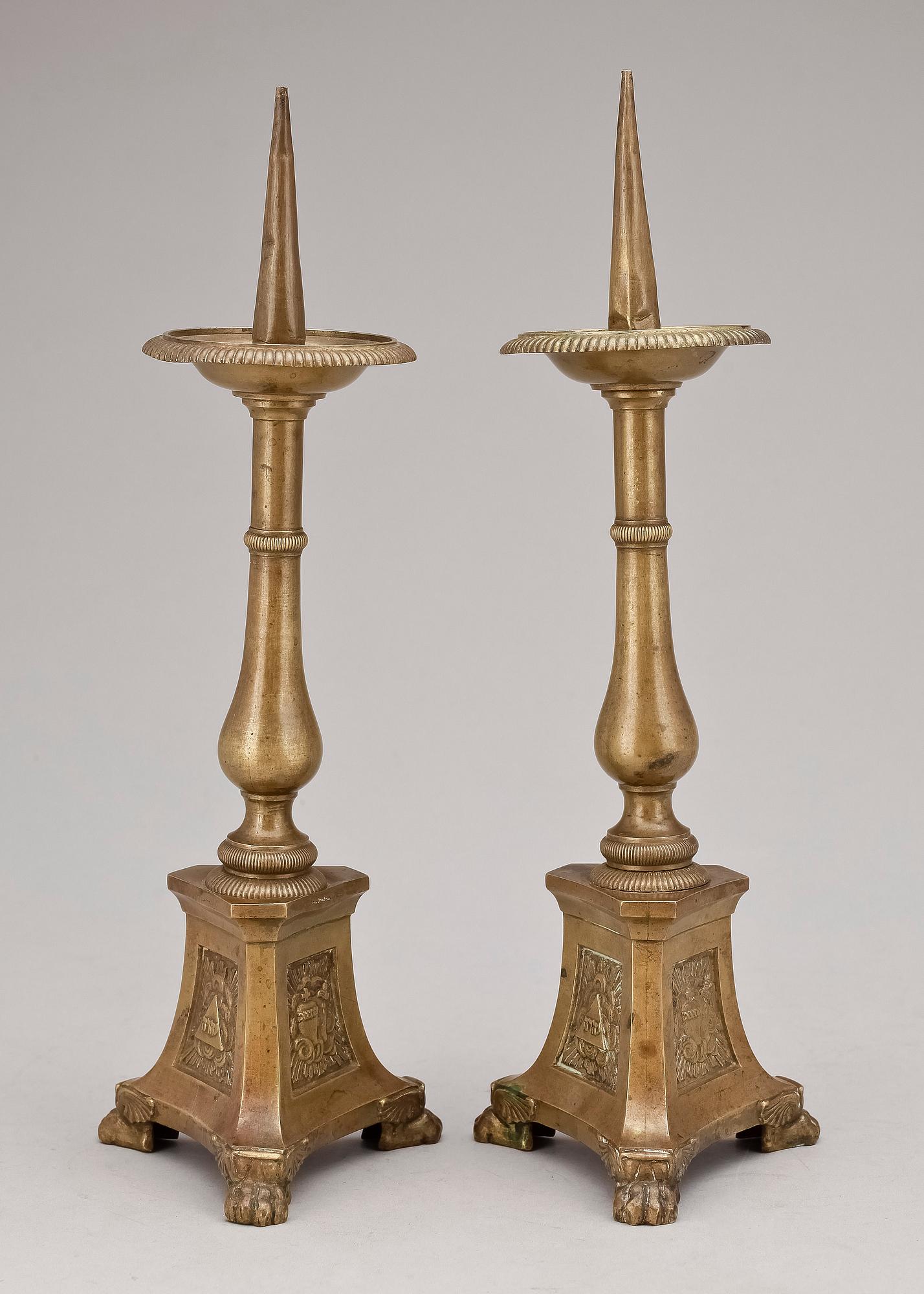 LJUSSTAKAR, ett par, mässing, barock, 1700-tal.