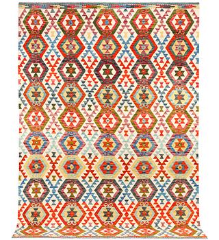A Kilim carpet, c. 301 x 203 cm.