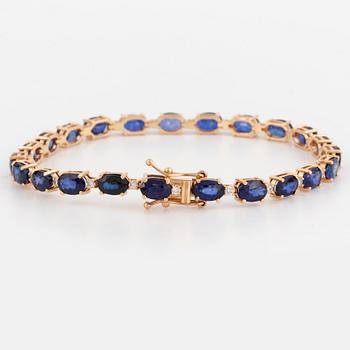 ARMBAND, med safirer och briljantslipade diamanter.