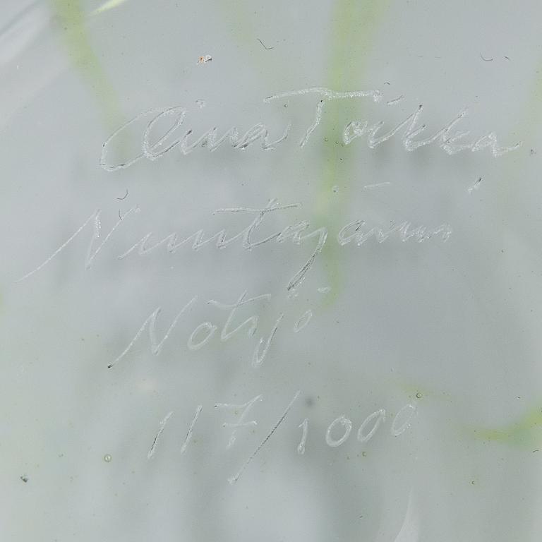 Oiva TOikka, Two glass sculptures "Onion". Signed Oiva Toikka, Nuutajärvi Notsjö 117 and 120/1000.