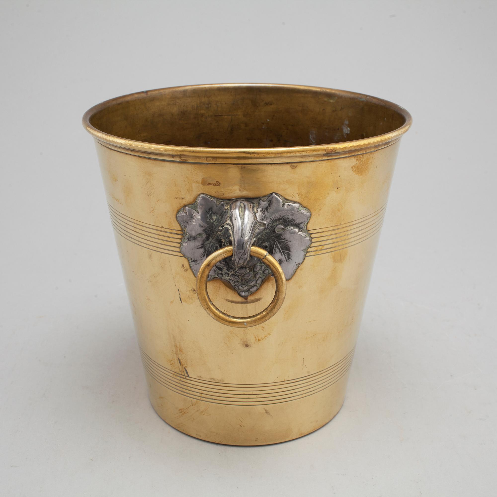 A mid 20th century champagne cooler.