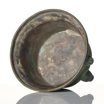 A bronze tripod censer, 17th/18th century.