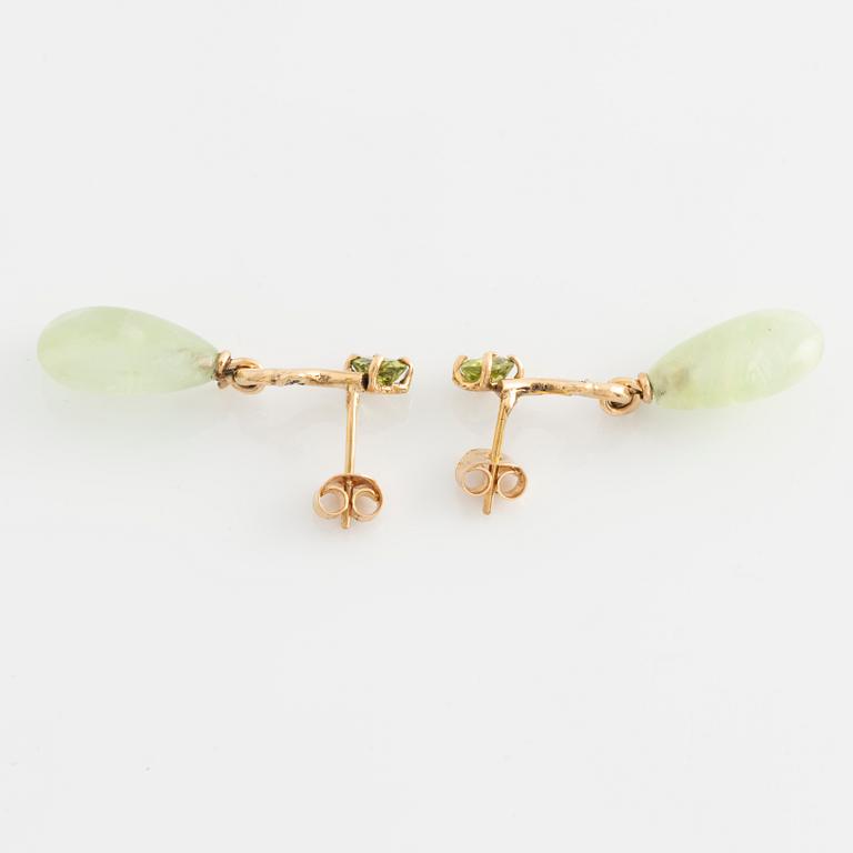 Earrings with pear-shaped prehnite, peridot, and brilliant-cut diamonds.