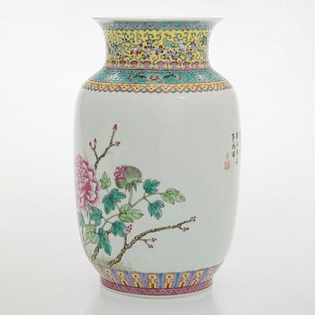 Vase and bowls 2 pcs, China.