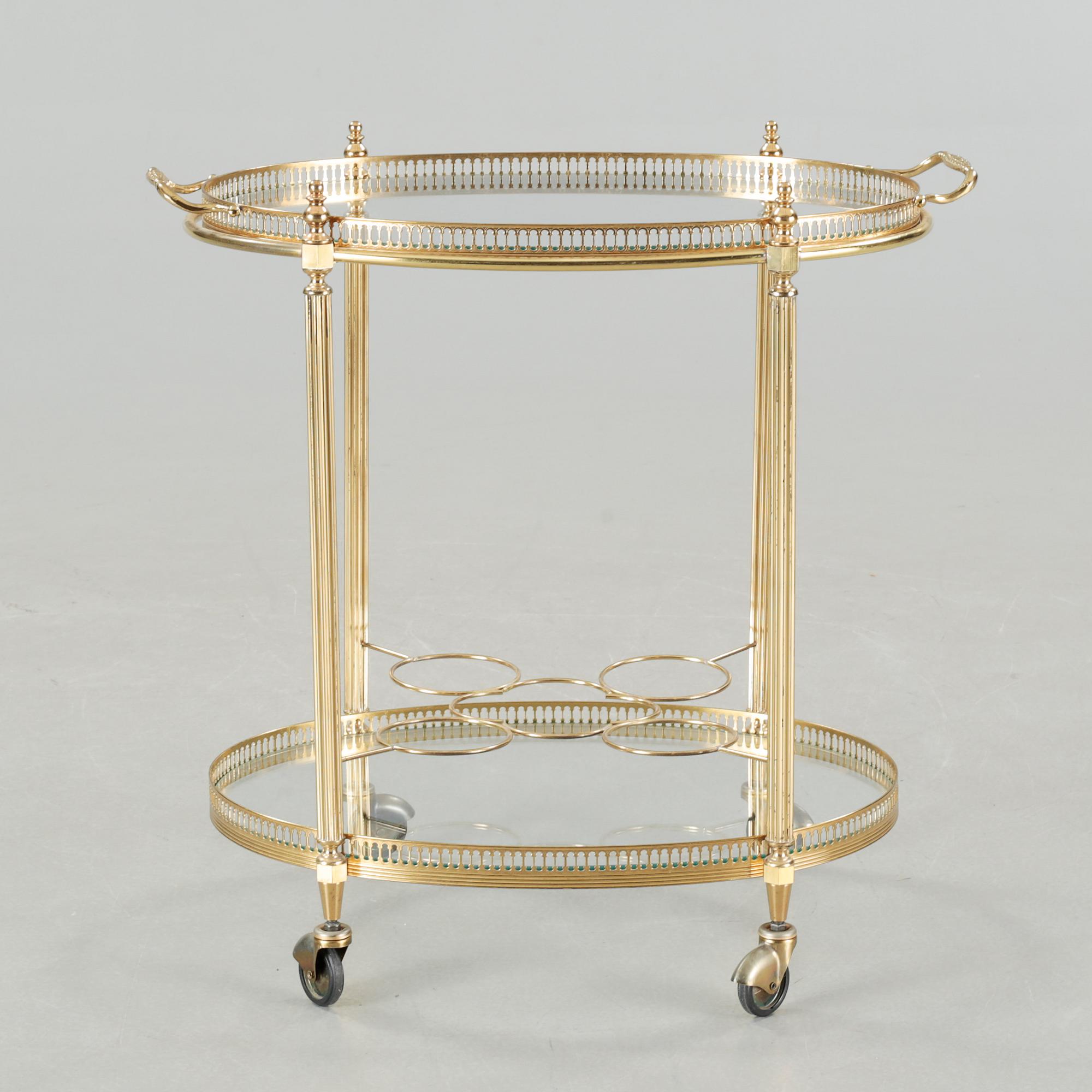 A trolley from the latter half of the 20th centyru.