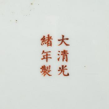 A large Chinese porcelain enamelled dish, late Qing dynsaty / Republic.