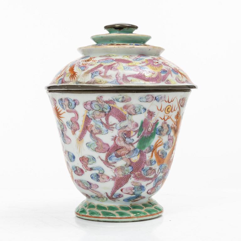 A Chinese famille rose 'dragon' jar with cover, for the Thai market, Qing dynasty, 19th century.