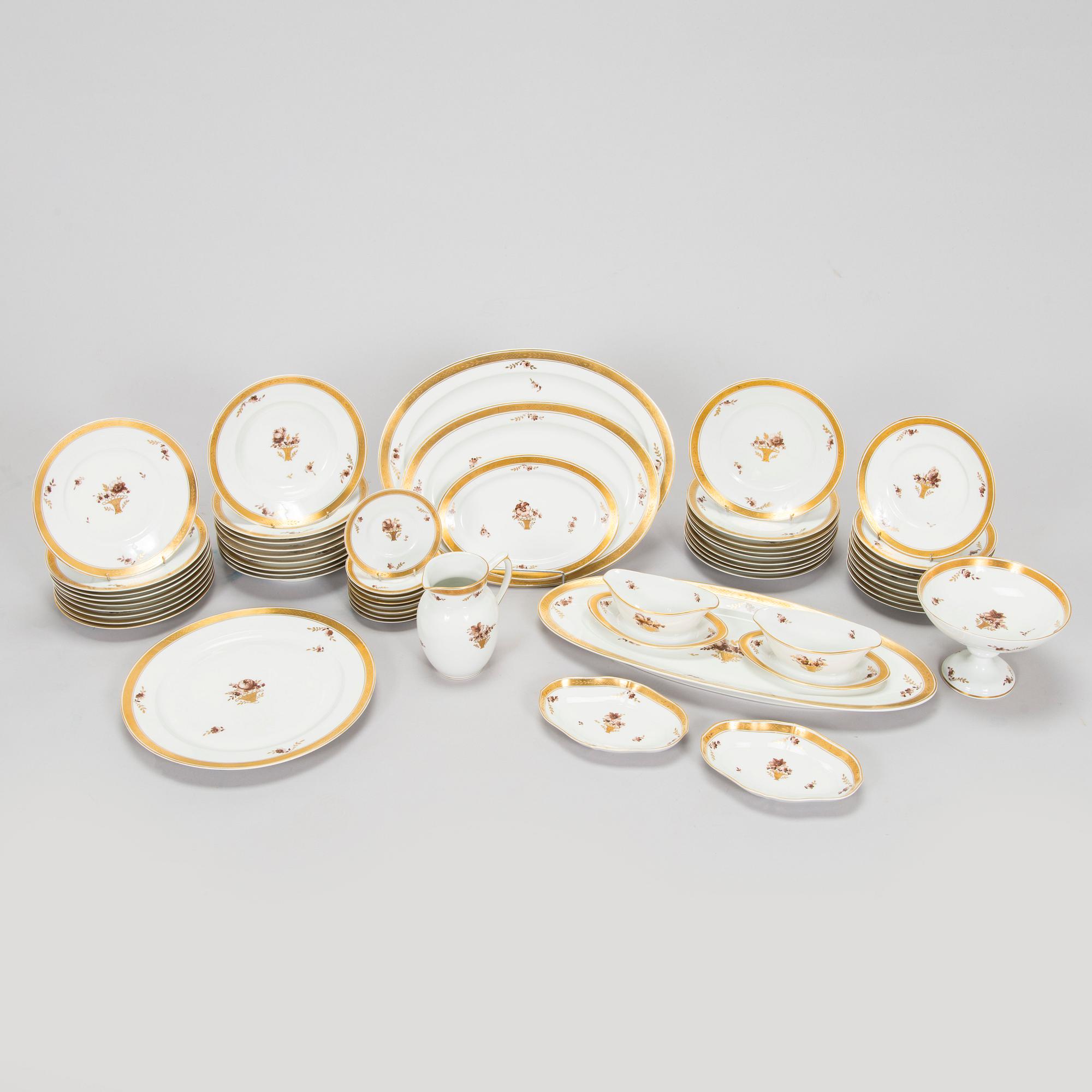 Royal Copenhagen, ruoka-astiasto, 55 osaa, posliinia, "Golden basket" Tanska.