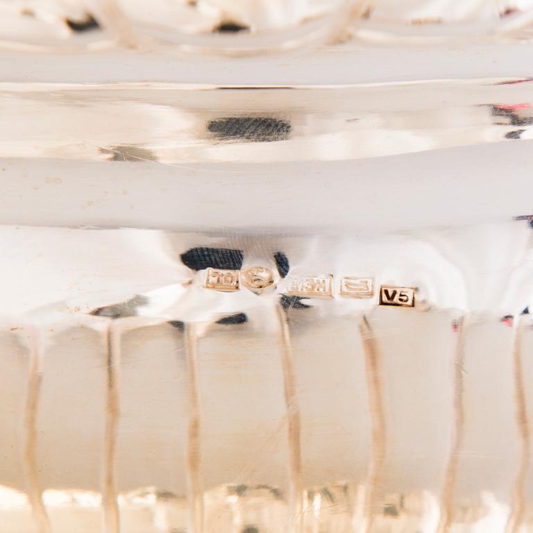 OSKAR LINDROOS, A parcel gilt bread basket, marked OL, Helsinki 1926.