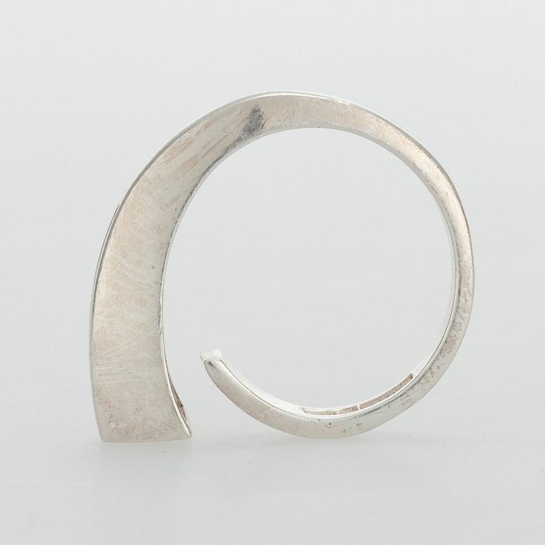 Juhani Linnovaara, RING, sterling silver, svart emalj, Lapponia 1974.