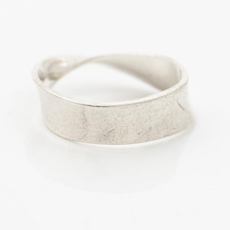 Vivianna Torun Bülow-Hübe, ring, sterling silver, for Georg Jensen, Denmark.