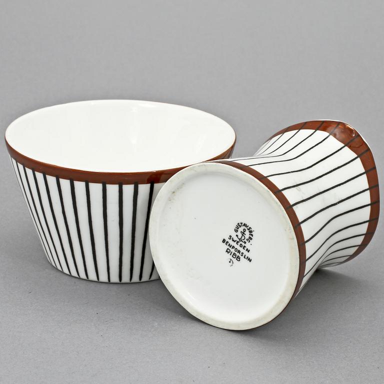 KAFFE- OCH TESERVISDELAR, 31 st, benporslin, "Spisa ribb", Stig Lindberg, Gustavsberg, 1955-74.