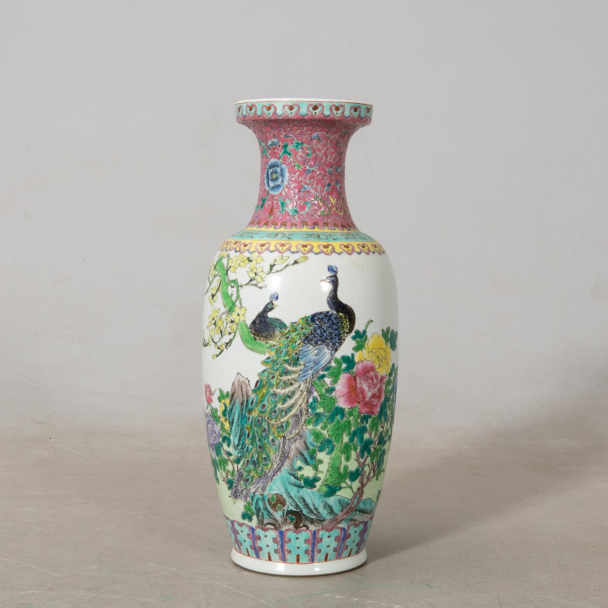 Floor vase China 20th century porcelain.