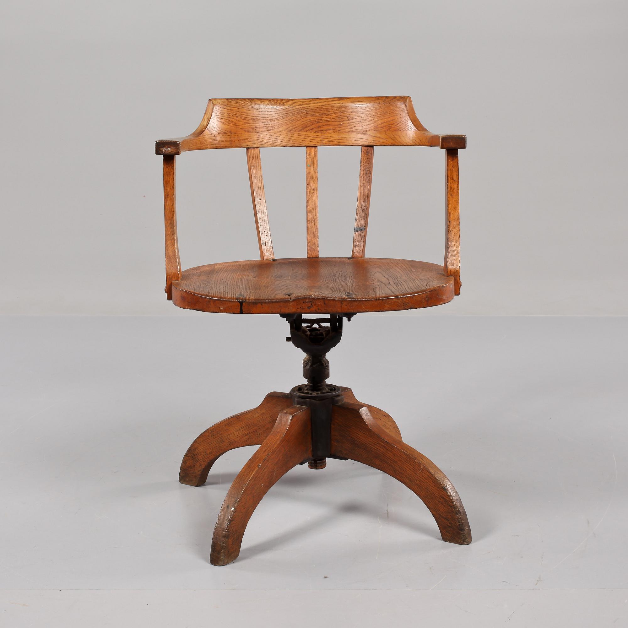 SKRIVBORDSSTOL, 1900-talets första hälft.