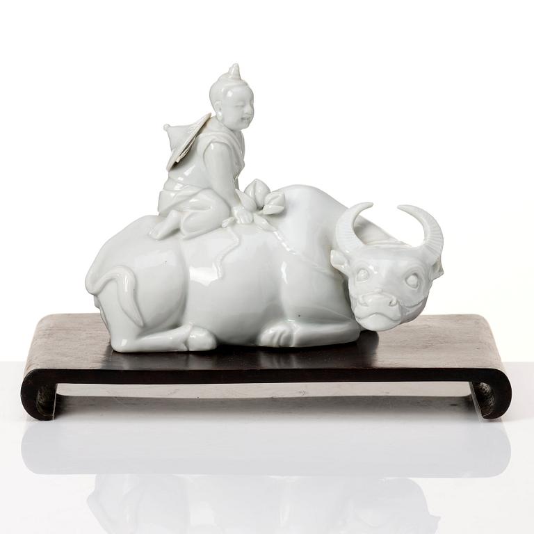 A pair of blanc de chine figurines, Qing dynasty, late Qing dynasty.