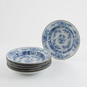 A set of six blue and white soup plates, Qing dynasty, Qianlong (1736-95).