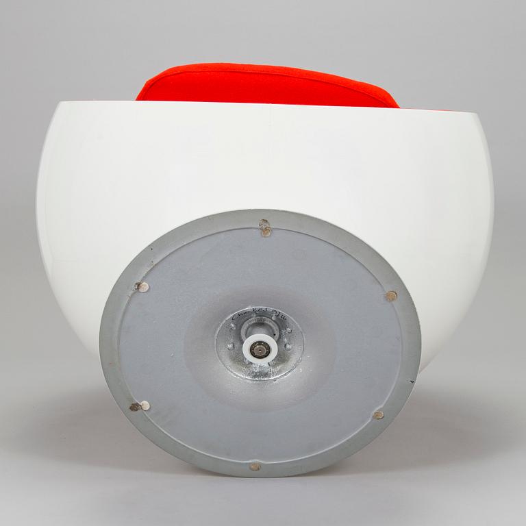 Eero Aarnio, pallotuoli, "Pallotuoli", Adelta 2000-luvun alku.