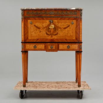 SEKRETÄR, gustaviansk stil, 1900-tal.