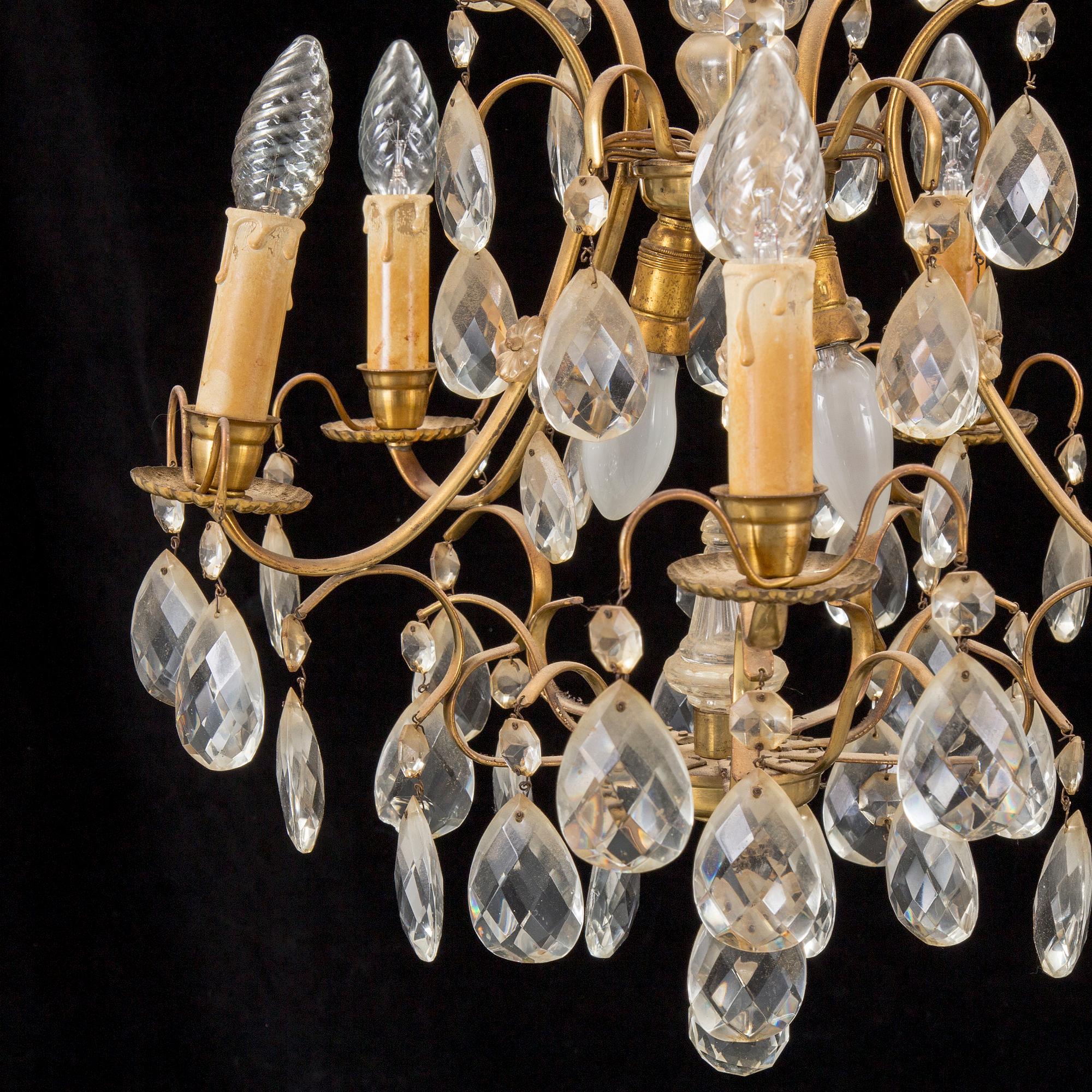 A mid 1900s ceiling light.