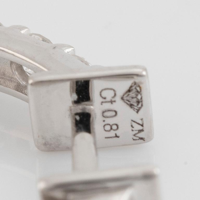 Brilliant cut diamond hopp earrings.