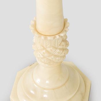 Sidobord, alabaster, 1900-tal.