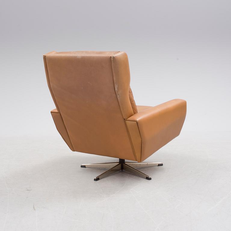 A 1960s easy chair.