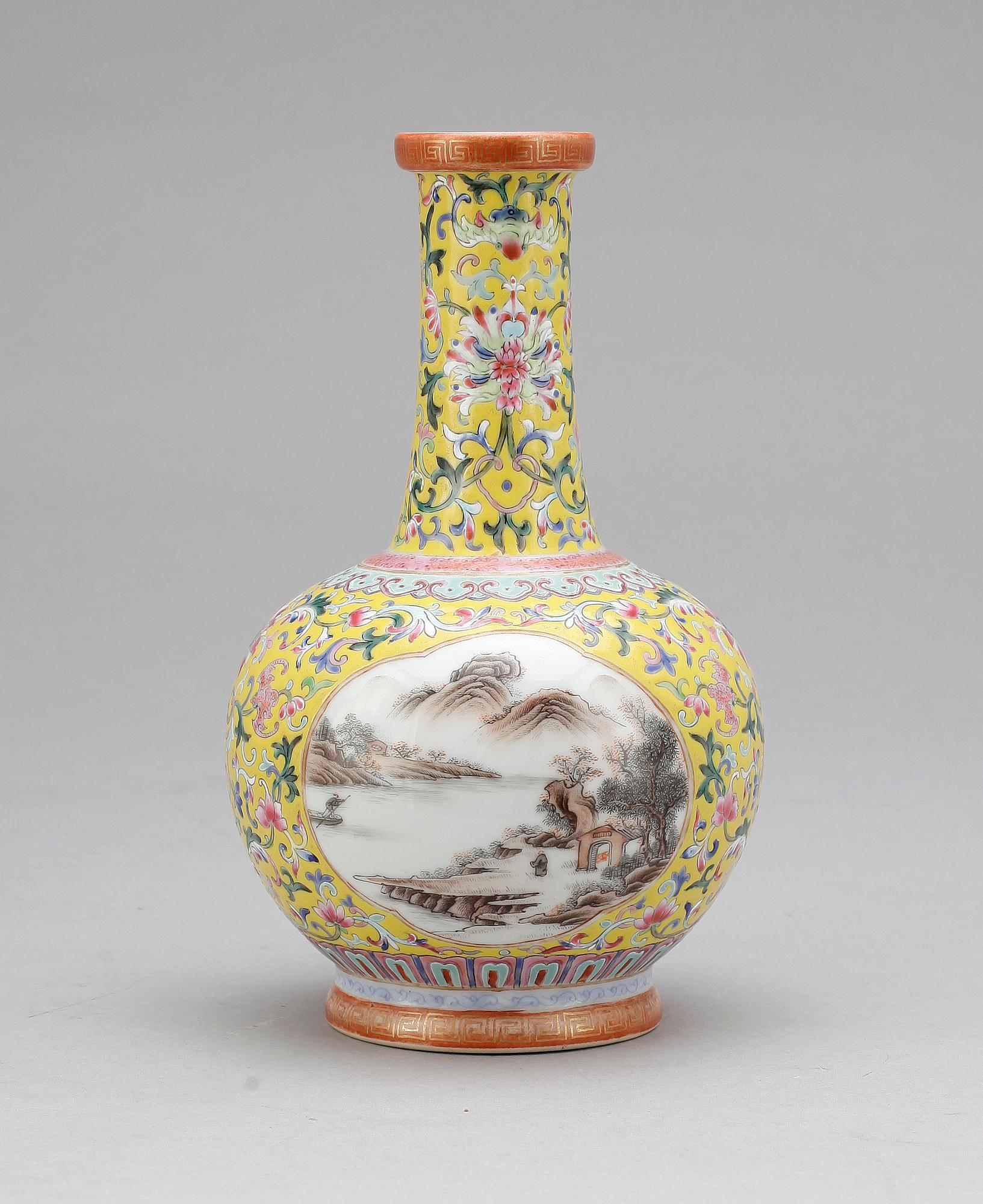 VAS, porslin, Kina, 1900-tal.
