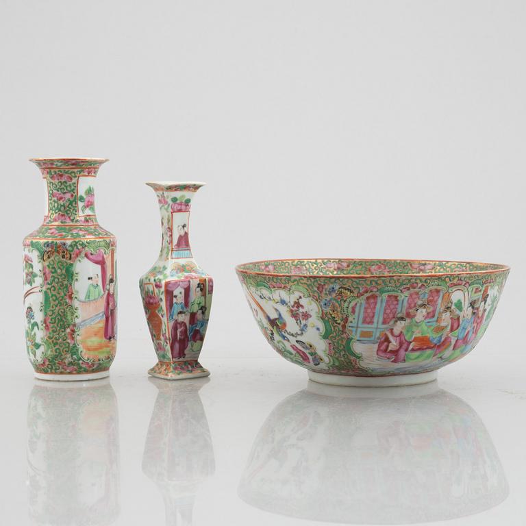 Two porcelain vases, a bowl and a dish, Canton, China, Qing dynasty, 19th Century.