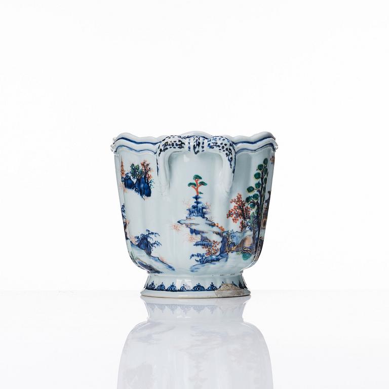 A Chinese wine cooler, Qing dynasty, Qianlong (1736-95).