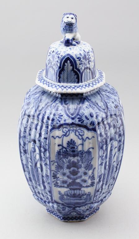 LOCKURNA, fajans, möjligen Delft, 1900-talets första hälft.