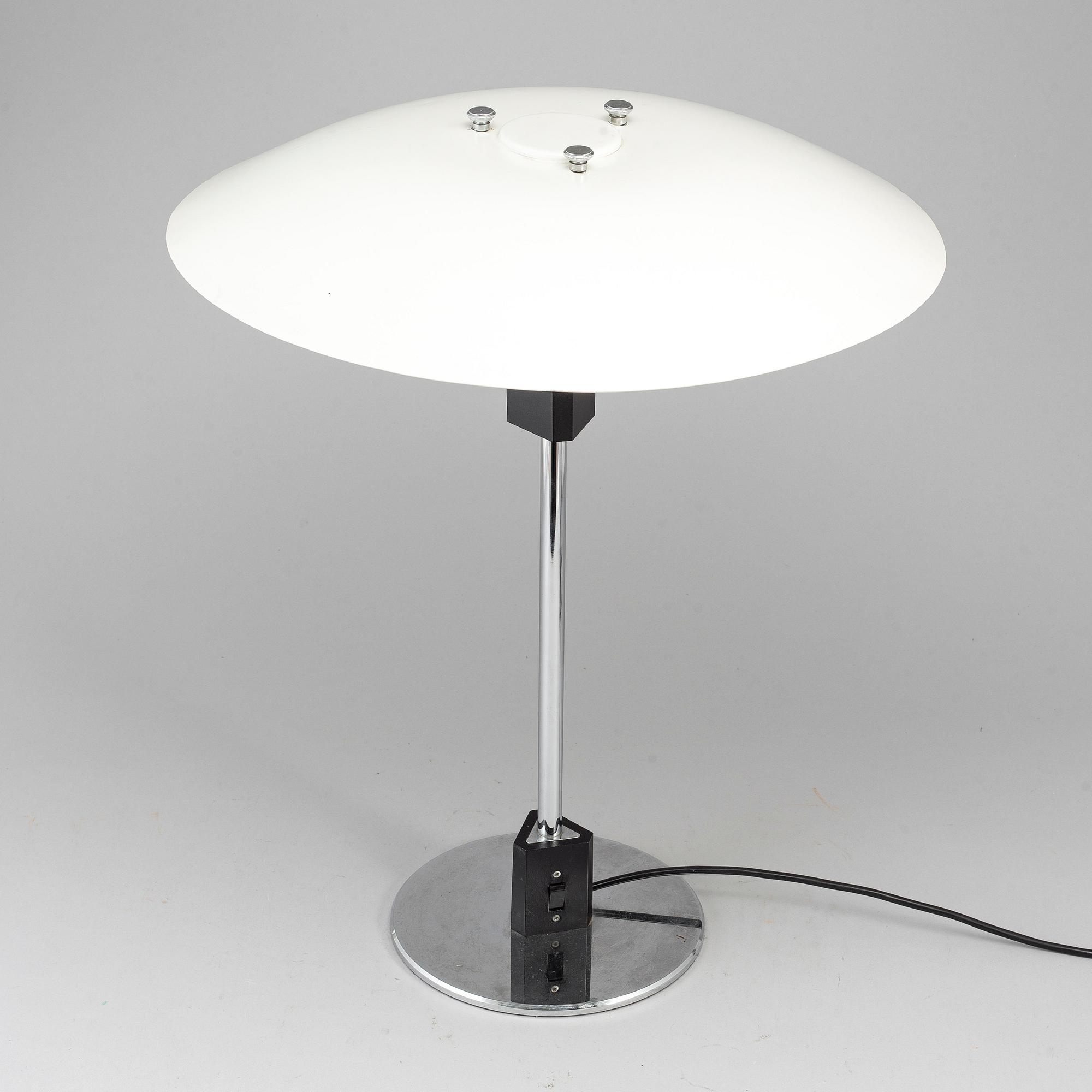 POUL HENNINGSEN, bordslampa, "PH-4/3", Louis Poulsen, Danmark, 1900-talets slut.