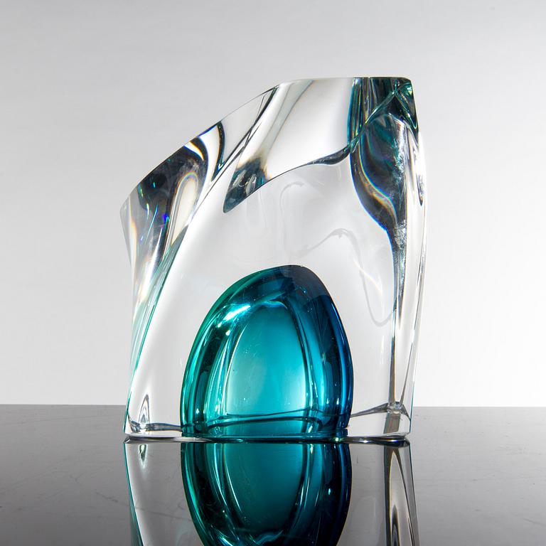 A Göran Wärff glass sculpture, Kosta Boda.