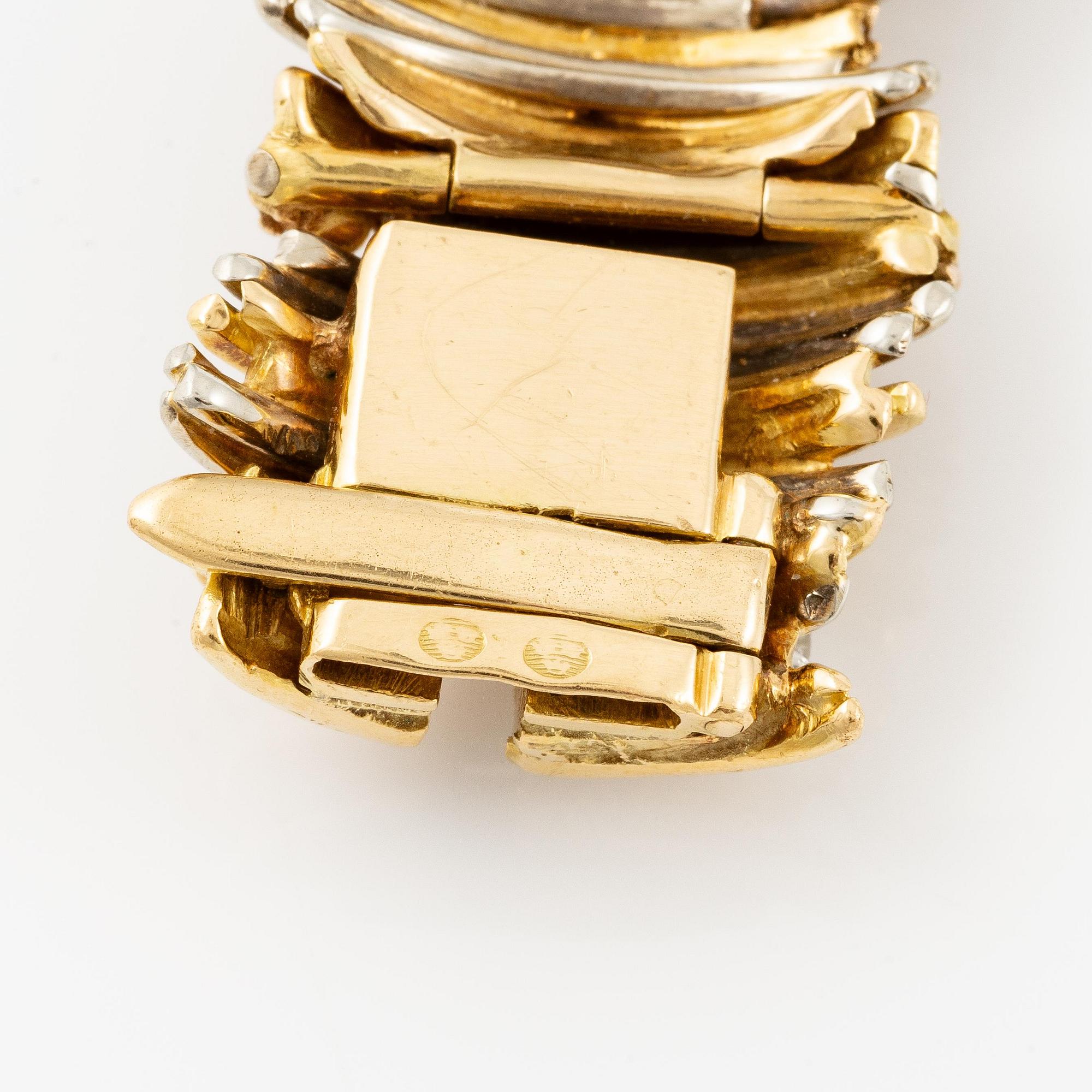 An 18K gold bracelet set with round brilliant-cut diamonds and cabochon-cut sapphires.