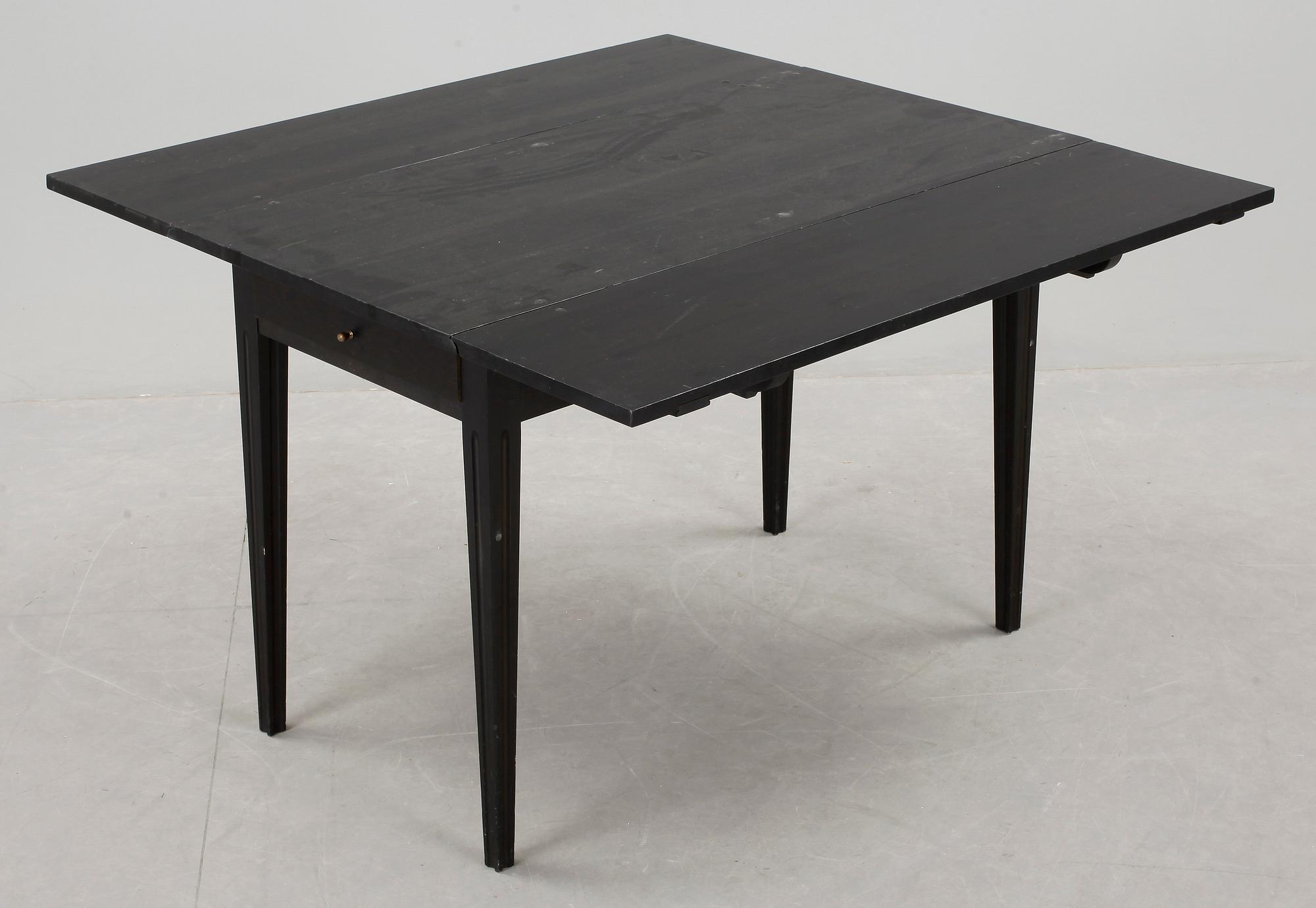 KLAFFBORD, "Alunda", ur Ikeas 1700-tals serie.