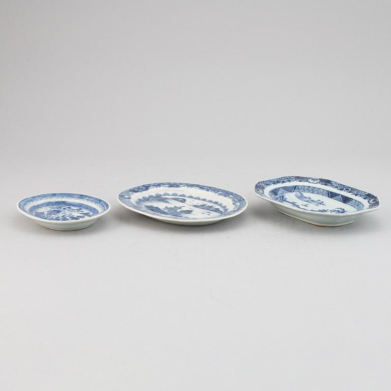 Three blue and white export porcelain butter tureen dishes, Qing dynasty, Qianlong (1736-95).