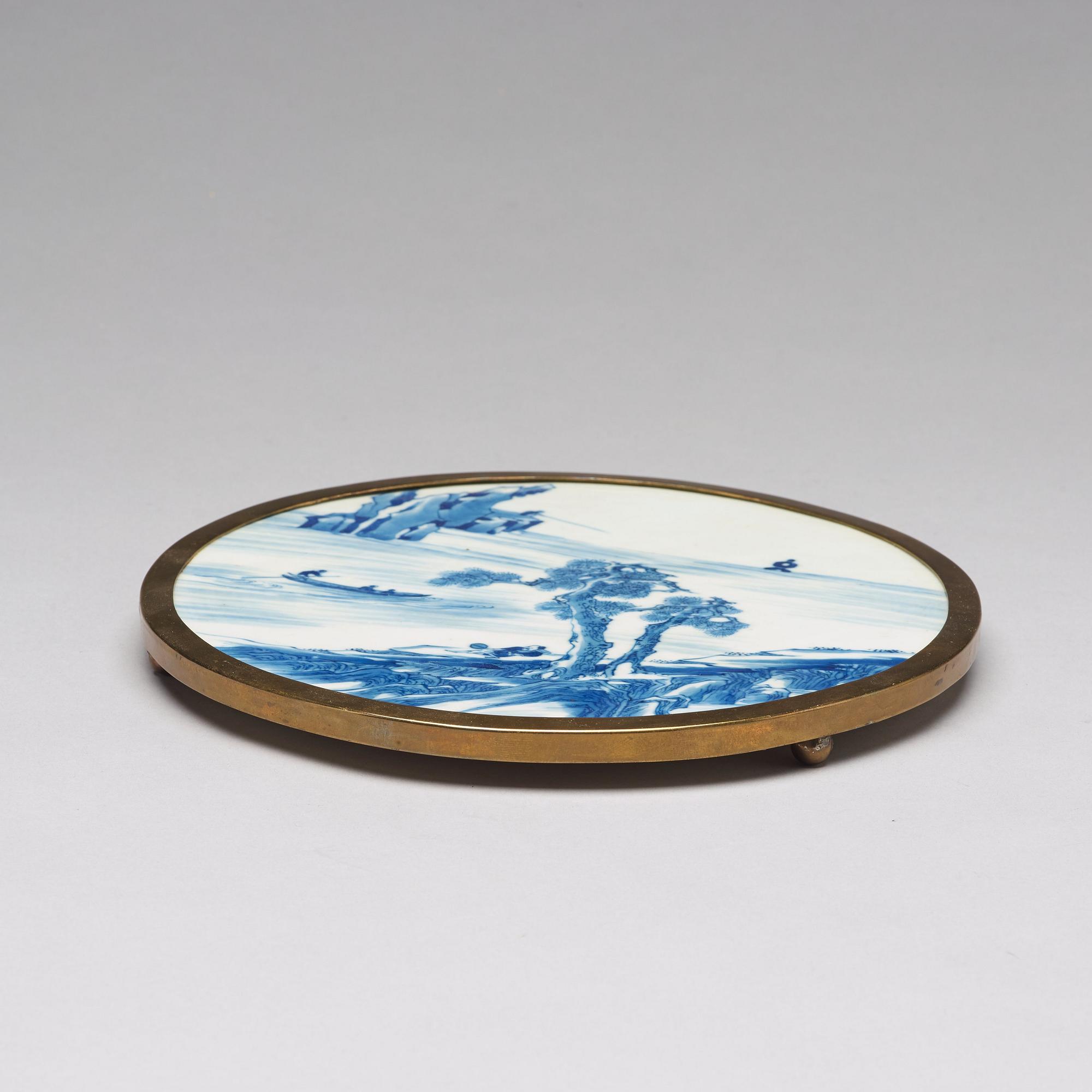 PLAKETT, porslin. Qingdynastin, 1700-tal.
