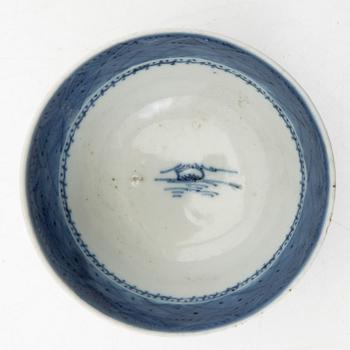 Koppar med fat, 3 st, porslin, Kina, Qingdynastin, Qianlong (1736-95).