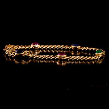 ARMBAND, 18K guld, safirer, rubiner, smaragd. 1988. Vikt ca 22,9 g.