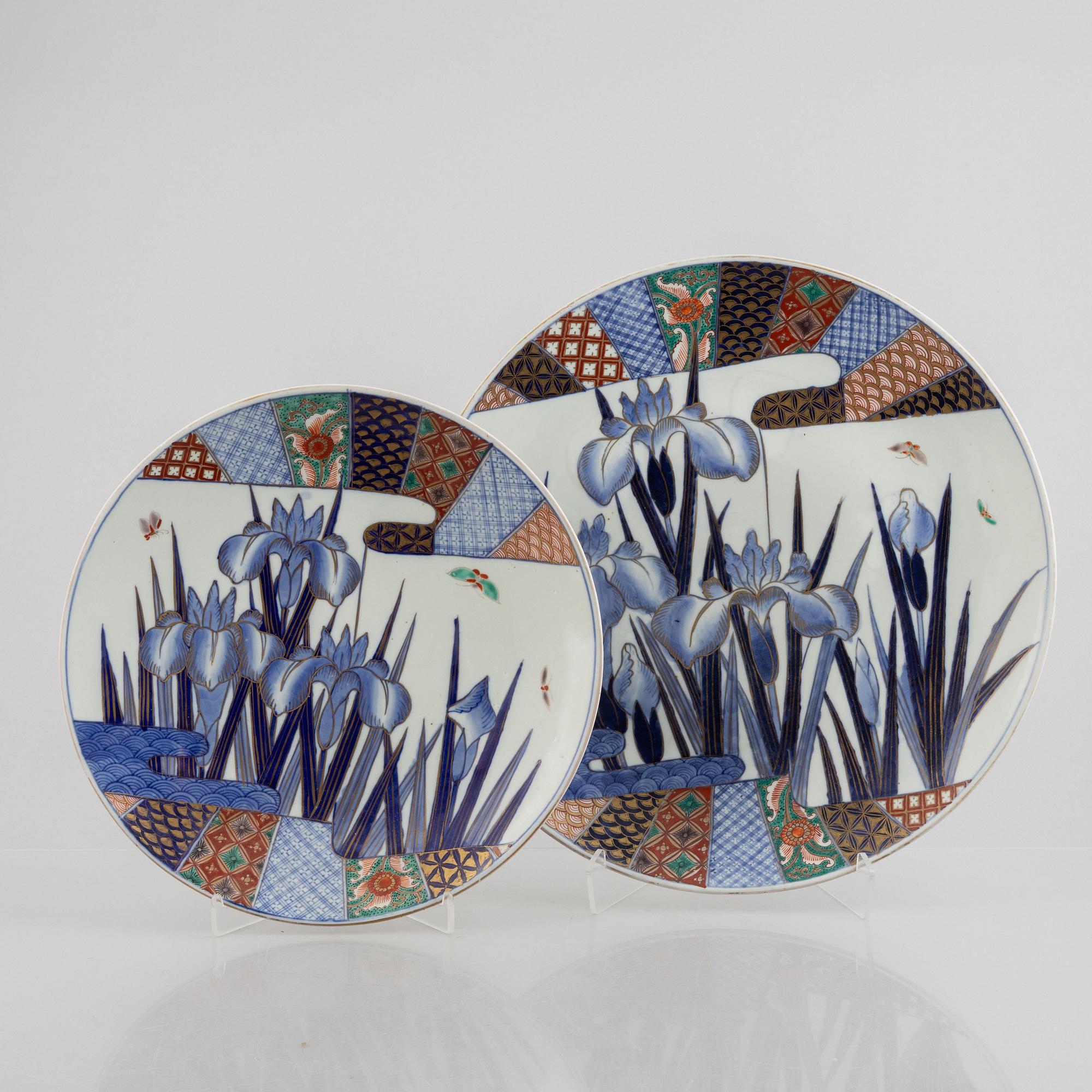 Two Japanese porcelain plates, early 20th centur.
