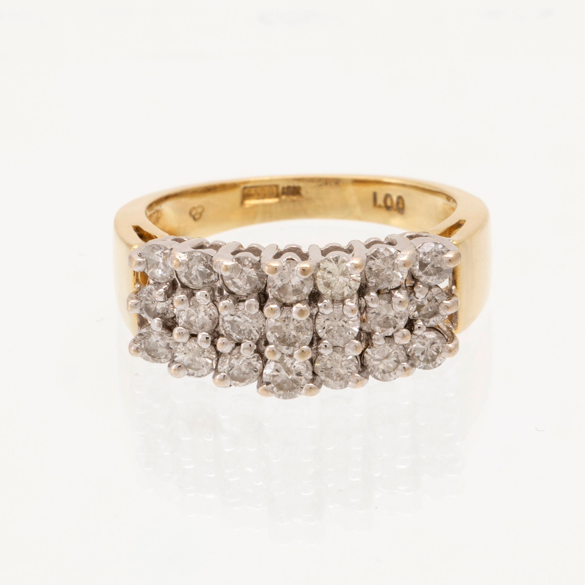 Ring 18K vitt och rött guld med runda briljantslipade diamanter.